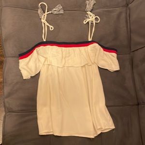 Anerican Eagle Off the shoulder peasant blouse size small. Cream w/navy and red